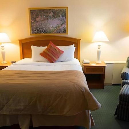 Lifestyle Inn Cedar Falls Εξωτερικό φωτογραφία